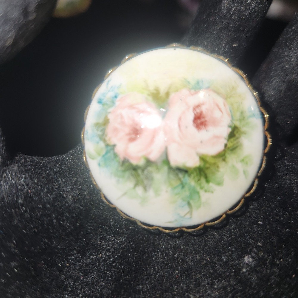 Vintage Hand Painted Porcelain Rose‎ Brooch Gold Tone Round Floral Pin 1.5 Inch